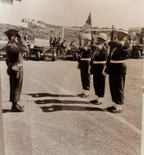 Garde au drapeau de la 223e Compagnie de Circulation Routière.